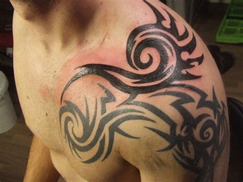 30 Oustanding Tribal Shoulder Tattoos Slodive