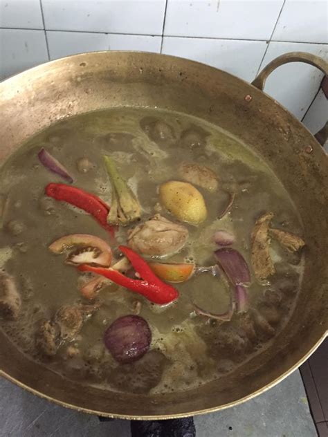 Menu ini bisa membuatmu terlihat jago di dapur. Ayam Masak Kurma Berkerisik Kuah Pekat Berlemak Super Enak ...