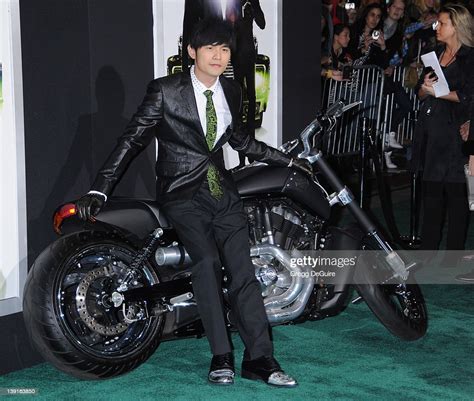 jay-chou-arrives-at-the-los-angeles-premiere-of-the-green-hornet-at