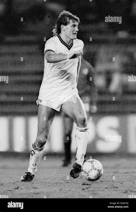 Glenn Hoddle England And Tottenham Hotspur Fc 1987 Stock Photo Alamy