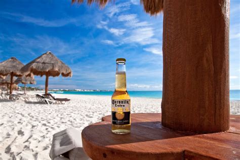 The noun is borrowed from latin corōna (crown; Met het 'corona-voucher' later alsnog op vakantie ...