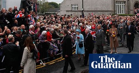 The Queen Visits Northern Ireland In Pictures Uk News The Guardian