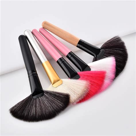 1pcs Soft Makeup Large Fan Brush Foundation Blush Blusher Powder Highlighter Brush Powder Dust