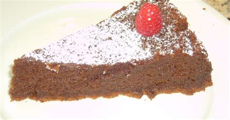 This nigella chocolate mousse recipe from nigellissima isn't especially italian but it's very quick to make and perfect for pampering a special someone. Recette - Gâteau mousse au chocolat de Nigella Lawson | 750g