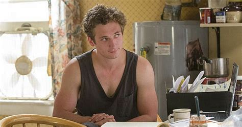 Jeremy Allen White Keeps His Body Ripped With An Intense Workout