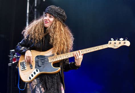 Tal Wilkenfeld Jazz Relax Anymusic