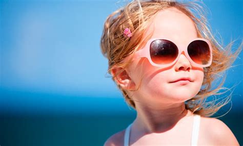 Por Qué Los Niños Deben Usar Lentes De Sol En La Playa