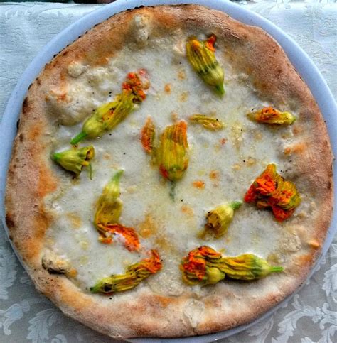 Zucca pizzeria and cafe, the best in town. Pizza con fiori di zucca: la ricetta con mozzarella dal ...