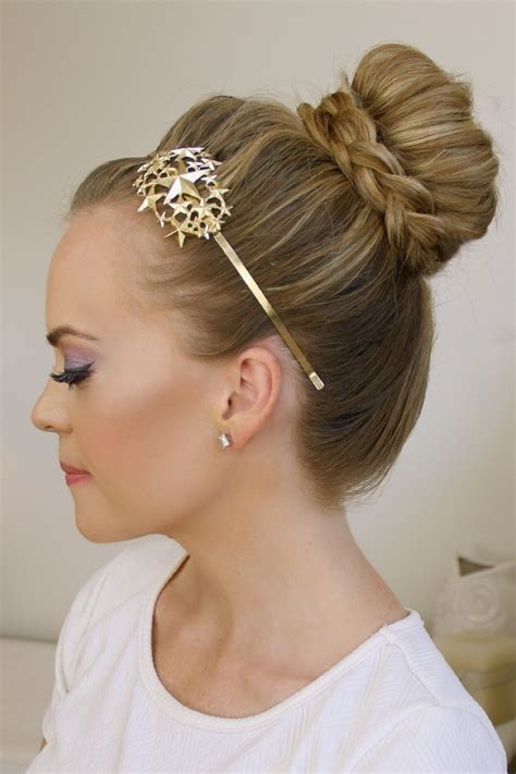Slide your clear hairband down about 1″ to give your braid some room to move and sprinkle some plumping powder onto the braids from bottom to top. Braid Wrapped Top Knot · How To Style A Braided Bun ...