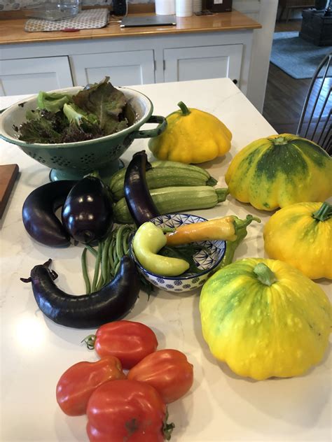 Say hello to your new clean eating best friend. 5 Simple Ways to Enjoy Zucchini Noodles | HALLADAYS