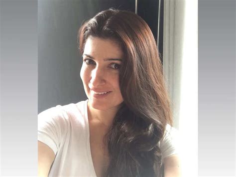Twinkle Khanna Looks Radiant In This No Makeup Selfie
