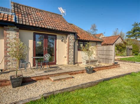 1 Bedroom Barn in Somerset, Wedmore - Dog Friendly Holiday Cottage in