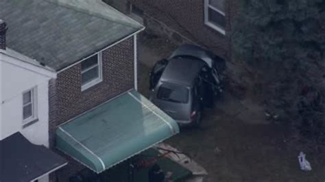 Car Crashes Into Chester House 3 Injured 6abc Philadelphia