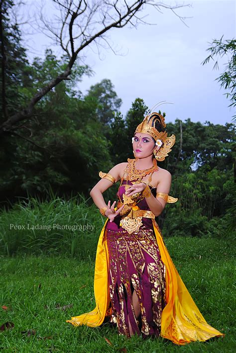 Peox Ladang Koleksi Penari Bali