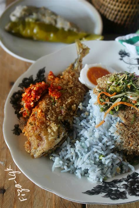 Lauk istimewa ialah daging bakar. NASI KERABU | Fiza's Cooking