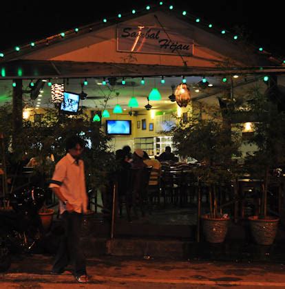 Nikmati hidangan jogjakarta & 24 jenis sambal pedas berapi di restoran di ttdi ini! Nia Iskandar: makan jom makan jom :P