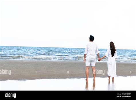 Romantic Couple On Beach Cut Out Stock Images And Pictures Alamy