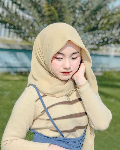 Pin By Diary Hijab On Farfatii In 2022 Gaya Hijab Gaya Hijab Kasual Mode Wanita