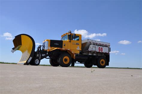Airport Snow Plow P Series And Mpt Series Oshkosh Airport Products