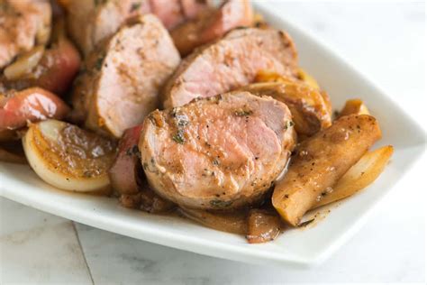 Pour the oil into the pan and fry the pork fillet medallions briefly on all sides for 2 minutes. Perfect Roasted Pork Tenderloin with Apples