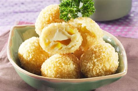 Mudah, hanya perlu tambah sedikit bumbu. Resep Bitterballen Jagung Isi Keju Enak Ini Pas Untuk ...