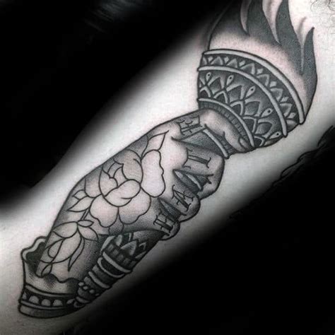 Along with our lips and our eyes, the traditional american nautical tattoos have a long history behind them. 60 Traditional Hand Tattoo Designs For Men - Retro Ideas