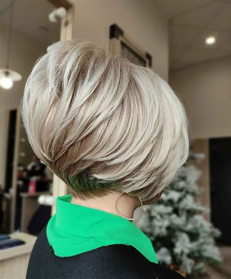 26 Feathered Bob Haircuts That Add Fullness And Movement To Your Hair