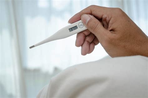 Panas dalam bukanlah penyakit, gejala ini dari suatu penyakit.gangguan pencernaan, gangguan tenggorokan, hingga ketidak seimbangan hormon sama halnya dengan badan lesu tidak bergairah panas dalam sering dikeluhkan banyak orang. Suhu Badan Panas Tetapi Bukan Demam, Bagaimana Gejala Ini ...