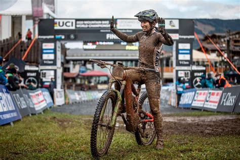 Campeonato Del Mundo De Mtb 2020 Thomas Pidcock Y Mélanie Pugin Se Llevan El Maillot Arcoiris