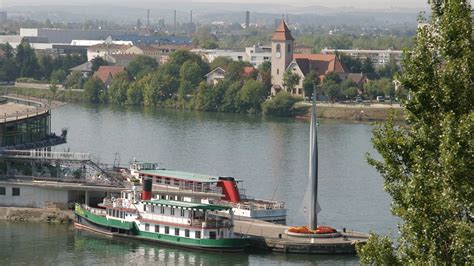 It is on the east bank of the river rhine, and extends to the point at which the swiss, french and german borders meet. Weil Am Rhein Vacations 2017: Package & Save up to $603 ...