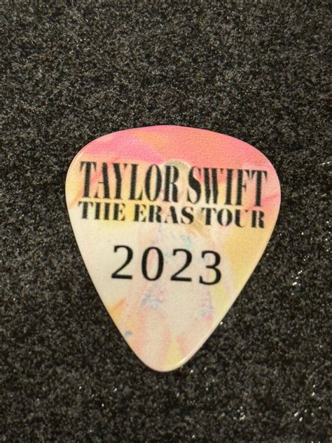 Taylor Swift Eras Tour Collectible Guitar Pick For 2023 สำนักงานสิทธิ