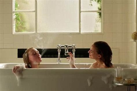Natalie Portman Strips Totally Naked For Bubble Bath With Sister
