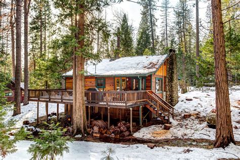 Fully equipped with everything you need for a cosy stay in the national park. Cabin near Yosemite National Park in Wawona, California
