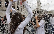 Fun London: There Was a Giant Pillow Fight in Trafalgar Square This ...