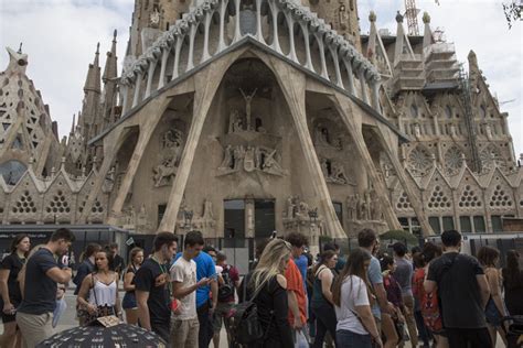 ‘i Thought That Barcelona Was Spanish Tourists Caught In Catalonia