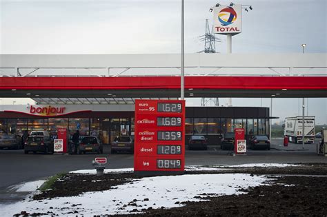 Naast de benzineprijs staan een liter diesel en lpg ook op het punt om op recordhoogte te komen. Benzineprijs bijna naar recordprijs van zomer 2008 ...