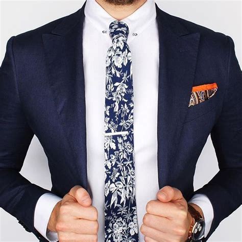 10 Essential Accessories That Any Style Conscious Man Must Have In His