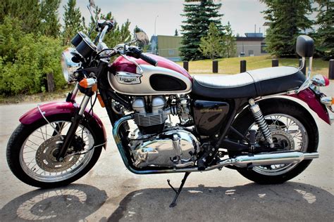 Triumph T100 Bonneville Hands On Review