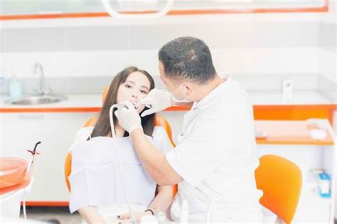 Di indonesia antara lain g. Mengenal Penyebab Karang Gigi dan Cara Pencegahannya ...