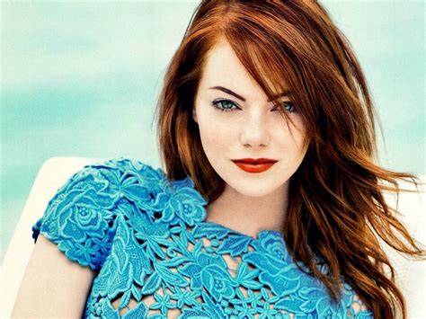 emma stone is a flawless cosmetic chameleon emma stone hair hair styles her hair