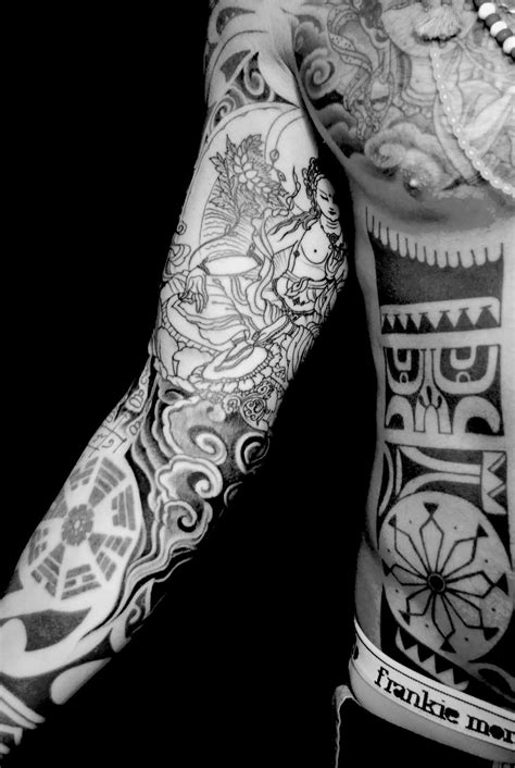 Si tratta di opere complesse che necessitano di un lavoro meticoloso e dettagliato e di una formazione artistica davvero impressionante. Tattoo Uomo Braccio Completo | MenTatuaggio