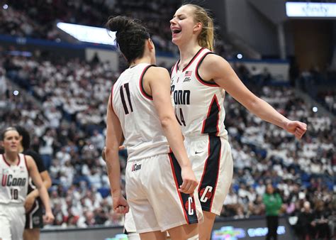 Uconn Womens Basketball Team Moves Up A Spot To No 4 In Ap Top 25 Poll Trendradars