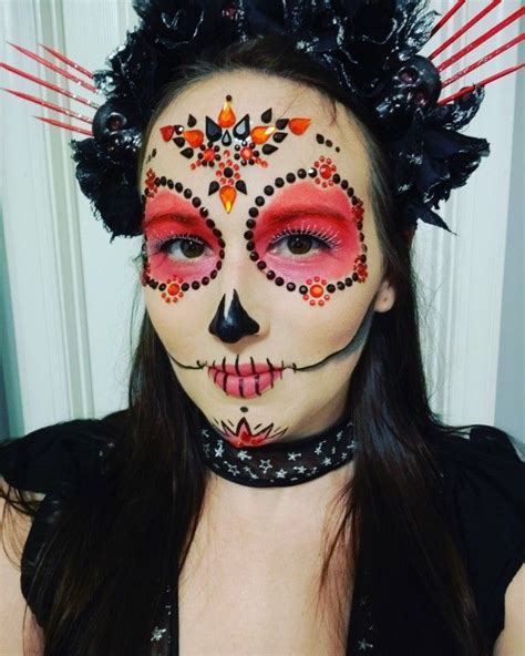 I have been playing around with drawing roses, trying to come up with an easy way to do it for anyone that might like to. DIY Sugar Skull Makeup | Halloween makeup sugar skull, Sugar skull makeup, Skull makeup