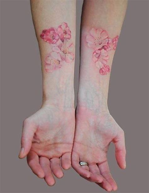 Vuelve A La Naturaleza Con Estos Hermosos Tatuajes Tatuajes Con Flores Rosadas Fotos De