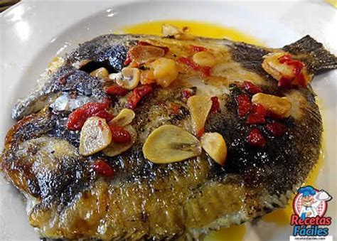 Con esta receta de rodaballo al horno con patatas y cebolla, tanto el pescado como el resto de los ingredientes quedan totalmente confitados. Rodaballo Al Horno Con Refrito