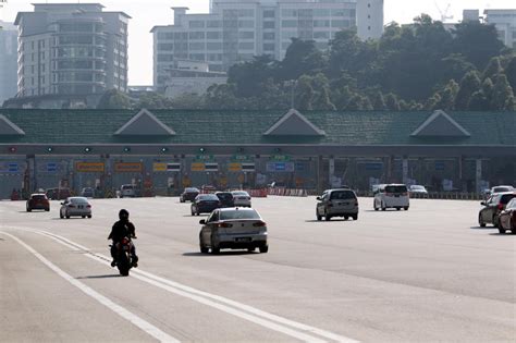 Hence, the new toll rate from jalan duta to alor star will be at rm45.50, compared to. Malaysians Must Know the TRUTH: Toll rates down 18% ...