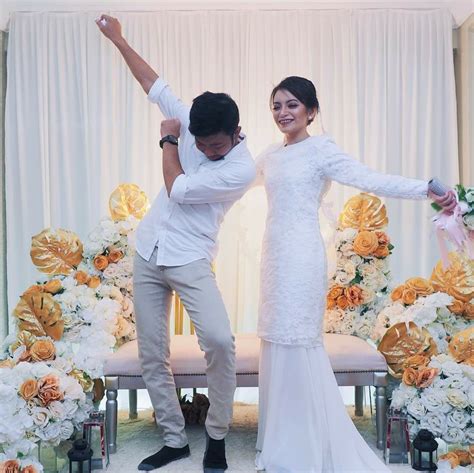 Pilihan ini sesuai digandingkan dengan pasangan pengantin pada hari akad nikah nanti, tampak ceria dan meriah! (FB: D'alis Deco Weddings) (insta: dalisdeco) photographer ...