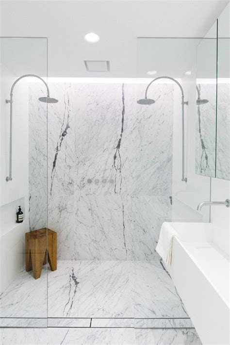 Marmorfliesen im bad strahlen eleganz aus marmor fliesen im bad verlegen pflegen. Marmor im Badezimmer modern inszenieren: 40+ Ideen für ein ...