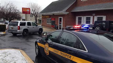 2 Suspects Sought In Delaware Bank Robbery 6abc Philadelphia