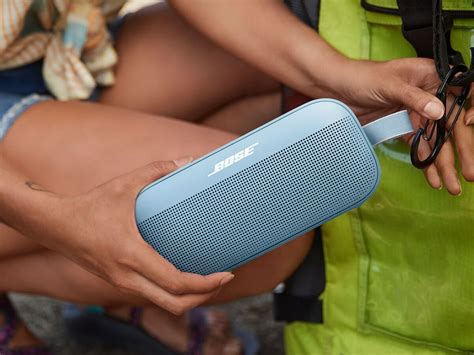 Bose Soundlink Flex Bluetooth Speaker Has A Portable Design And Bose Positioniq Technology